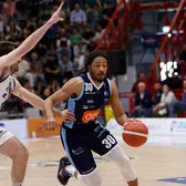 A fugit de război    VIDEO.  Job temporar inedit pentru   fostul MVP din liga României:  „Glumesc ca să mă ascund de realitate”