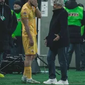 Drăgușin îngrijorează  Ce poate aștepta Lucescu în barajul cu Turcia.   Minusuri și un plus.  Suferă după 11 luni de pauză