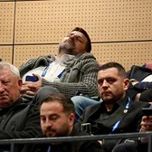 Plictiseală mare la Casa Fotbalului     FOTO.  Unii au adormit😳, alții au butonat telefoanele la   Adunarea Generală a FRF