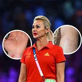 „O strâng de gât!”      FOTO:    GOLAZO.ro publică noi imagini care susțin povestea unei foste gimnaste   abuzate fizic și psihic  de Camelia Voinea