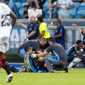 Accidentare horror în Brazilia    FOTO.  Jucătorul lui Gremio a suferit o   fractură de coșmar  » Fostul star al lui Chelsea a izbucnit în lacrimi