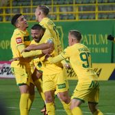 Cârtița a dat gol!😂    FOTO.  Momentul în care un „mușuroi” ajută un jucător din Croația să înscrie   cel mai bizar gol  al anului