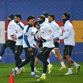 ANTRENAMENT CU DOUĂ TREIMI DIN LOT    Toate detaliile de la ședința de pregătire condusă de Mircea Lucescu:   cine a lipsit  + ce jucător s-a pregătit separat