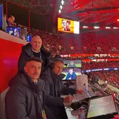 „Cel mai părtinitor comentariu din istorie!”    FOTO:  Microbiștii au luat foc! Cer concedierea jurnaliștilor:   „Comentează cu fularul lui Real Madrid la gât!”