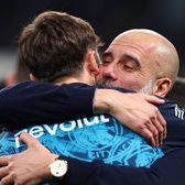 Guardiola a comis-o din nou!    FOTO.  Antrenorul spaniol a fost surprins iarăși cu   zgârieturi pe cap,  după triumful cu Arsenal!