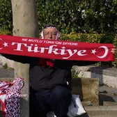 Regii bișniței la Istanbul  Speculanții turci le vând românilor   bilete de peste 8 ori mai scumpe  pentru barajul CM. La ce preț s-a ajuns!