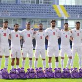 Cu ghiozdane pe teren   Jucătorii Iranului, omagiu emoționant pentru copiii uciși într-un   atac asupra unei școli primare