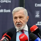 „Sper să apuc o calificare”    VIDEO.  Ilie Năstase, haz de necaz după ce România a pierdut cu Turcia:   „Am 80 de ani, nu știu”  + Pe cine vrea campioană în Liga 1