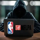 Furt de identitate și trafic sexual  S-a dat drept actriță de filme pentru adulți pentru   a înșela jucători din NBA și NFL