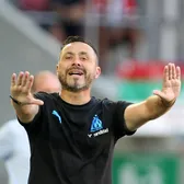 Protest la Tottenham   Fanii echipei lui Drăgușin nu-l vor antrenor pe   fostul jucător din Liga 1:  „Minimalizează gravitatea violenței”