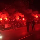 O mașină ca să vezi jocul din bloc!    Nebunie la Zenica.  Toată Bosnia vrea să fie la stadion pentru barajul CM cu Italia » Cât costă un bilet pe piața neagră