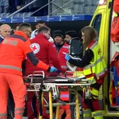 S-a prăbușit în timpul meciului     VIDEO  Medicii au intervenit imediat pentru a-i acorda   primul ajutor  selecționerului Turciei U21! Meciul a fost abandonat