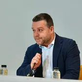 „Căutăm un nou teren”    Ciprian Ciucu  anunță că proiectul noii Săli Polivalente rămâne blocat: „Nu am opt milioane să dau în plus”