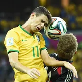 „Inima mi s-a oprit două minute”  Brazilianul Oscar s-a retras, după ce   a suferit un stop cardiac.  Învins de FCSB la București