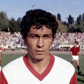 Mircea Lucescu, ultimul meci ca jucător  Suspendat ca antrenor,   „Il Luce” a „fentat” FRF  și și-a condus echipa din postura de fotbalist. A intrat pe teren la 45 de ani!