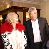 „Soția mi-a spus să stau acasă”    Cum a cunoscut-o Mircea Lucescu pe Neli,  femeia care i-a fost alături toată viața. Se știau de 60 de ani