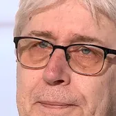 „Nu sunt obișnuit să vorbesc de el la trecut”    FOTO.  Legenda lui Dinamo   a plâns în direct  când a văzut sicriul lui Lucescu: „E greu”