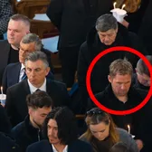 Ce gest pentru Il Luce!    FOTO:  O apariție surprinzătoare la slujba de azi.   A venit din străinătate, pe cont propriu,  și puțini l-au recunoscut în biserică