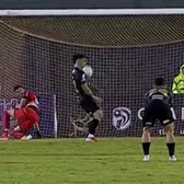 N-a știut ce l-a lovit!    VIDEO.  A înscris într-un mod   norocos, dar dureros:  „Nu mai puteam să deschid ochii”. Tocmai ratase un penalty