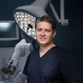 „Proteza de șold nu mai e doar pentru vârstnici”  Medicul ortoped Robert Apostolescu, de la Regina Maria, explică   viața de după operație