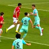 Fază analizată 6 minute la VAR!     FOTO:  Penalty controversat în    Oțelul - UTA.  Mihalcea, criză de nervi pe margine » Două eliminări pentru arădeni