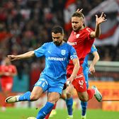 Pușcaș, imaginea suferinței!   Atacantul lui Dinamo a avut o primă repriză slabă împotriva Craiovei.   Mereu blocat, în ofsaid sau în contratimp