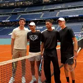 Spectacol pe „Bernabeu”    VIDEO.  Bellingham   a vorbit cu Nadia Comăneci,  apoi a jucat tenis cu Sinner și Nadal » Florentino Perez, ipostază inedită