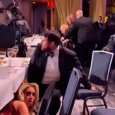 Trump, evacuat de urgență!    FOTO:  Atentat în SUA dejucat cu 46 de zile înainte de Mondial:   „Un agent împușcat”.  Ce s-a întâmplat cu atacatorul