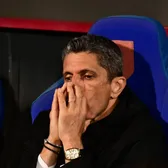 „Pierdem tot. Realitatea e dură”    Răzvan Lucescu, imaginea deznădejdii  după finala Cupei pierdută de AEK: „Uităm să jucăm!”