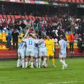 Nebunie absolută în Ucraina    FOTO+VIDEO:  Dinamo Kiev, condusă cu   1-4 la pauză, a învins cu 6-5  în deplasare!