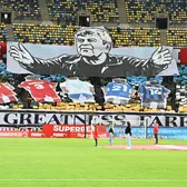 Uniți pentru Luce, dezbinați de rasism!  O scenografie emoționantă în memoria lui   Mircea Lucescu,  lovită de rasism oribil