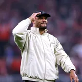 „Cum să-l lași să se îmbrace așa?”     FOTO.  MM Stoica, indignat de   ținuta lui Kompany:  „O ofensă la adresa spectatorilor”