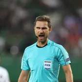 „Am rămas șocat!”    VIDEO.  Zidane   s-a dus furios  la Alexandru Tudor! Arbitrul, uimit de intervenția lui Desailly: „Bă, de unde sunt ăștia?”