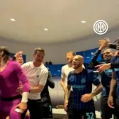 „Made in Romania”     VIDEO.     Cristi Chivu, dezlănțuit   în vestiarul lui Inter! Au sărbătorit titlul cu maneaua ajunsă celebră în Europa