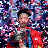 Povestea noului rege din snooker     FOTO.  Wu Yize, triumf dramatic la Crucible: „Părinții mei sunt adevărații campioni”. A trăit într-o   cameră fără ferestre
