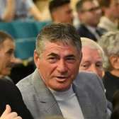 Ștefan Iovan, la spital   Emoțiile aniversării a 40 de ani de la cucerirea CCE  l-au copleșit pe   căpitanul Stelei de la Sevilla  » Iovan: „Nu sunt de internat”