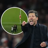 „Cholo” a sărit la bătaie    FOTO.  Colaborarea de 11 ani și jumătate nu a mai contat!   Diego Simeone s-a dus furios  spre oficialul lui Arsenal și l-a bruscat