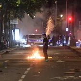 Incidente la Paris    FOTO.  Haos în Franța, după ce PSG s-a calificat în finala UCL »   127 persoane au fost reținute, iar 11 rănite!