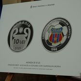 Steaua 86, omagiată de BNR     VIDEO+FOTO.   Legendele care au cucerit CCE în urmă cu 40 de ani au primit   monedele aniversare  de la Mugur Isărescu