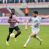 Încă un gol de generic în Liga 2    FOTO.  Execuția lui Doumtsios, decisivă în Chindia - Corvinul » Mingea a intrat în poartă după ce   a lovit două bare