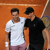 Jannik Sinner înfruntă istoria  Italianul vizează   al 6-lea titlu Masters 1000 consecutiv  la Roma: „Și mașinăriile se supraîncălzesc”