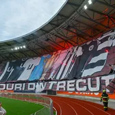 ISTORIA LA RAPORT   Spectacol în tribune la finala Cupei: cele două Universități   au apelat la trecut  pentru a-și motiva jucătorii! Scenografii de clasă, lideri de galerie speciali