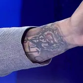 Tatuajul lui Dănciulescu  Fostul mare atacant dinamovist și-a desenat pe mână    sigla mult dorită de fanii nemulțumiți