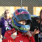 Lacrimi și nervi în Nascar  Femeia pilot   a răbufnit și a abandonat cursa:  „Sunt atâtea lucruri urâte pe care le-aș putea spune”. Mesaje dure ale fanilor