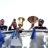 Chivu, vedeta paradei lui Inter    VIDEO:  Cântece și bannere la adresa tehnicianului român, la   petrecerea pentru event  + Gestul făcut de Thuram