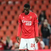 Accidentare gravă pentru Homawoo  Fostul fundaș al lui   Dinamo  a fost operat: a primit mesaje de la fotbaliștii „câinilor”