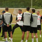 Baciu și-a băgat jucătorii în ședință    VIDEO + FOTO.  Noul tehnician de la FCSB a condus   primul antrenament  în formulă aproape completă