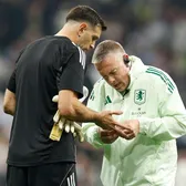 A apărat cu degetul rupt!  „Inconștientul” Emiliano Martinez   nu a ținut cont de accidentare  și a jucat în finala Europa League: „Ar trebui să-mi fac griji?”