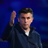 „Nu se poate dezlipi din a ciupi”   Ionuț Lupescu   îl atacă  pe Nicolae Badea: „Să dea tot înapoi celor de la Dinamo” + Ce spune despre fuziunea CS - FC