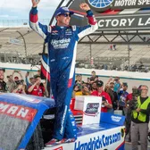 Deces subit în SUA  Unul dintre cei mai mari piloți din istoria NASCAR   a murit la vârsta de 41 de ani.  Cauza nu a fost dezvăluită
